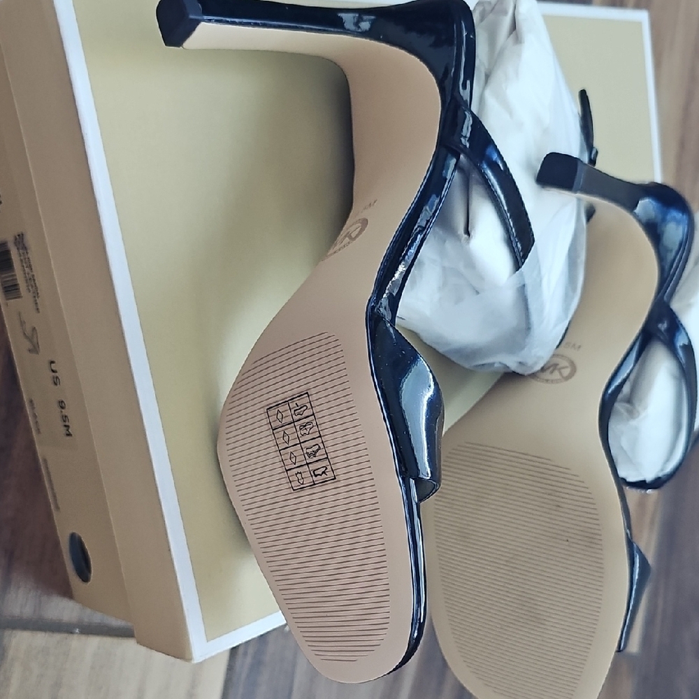 Michael Kors Black Heels Elegant Design - Picture 3 of 6